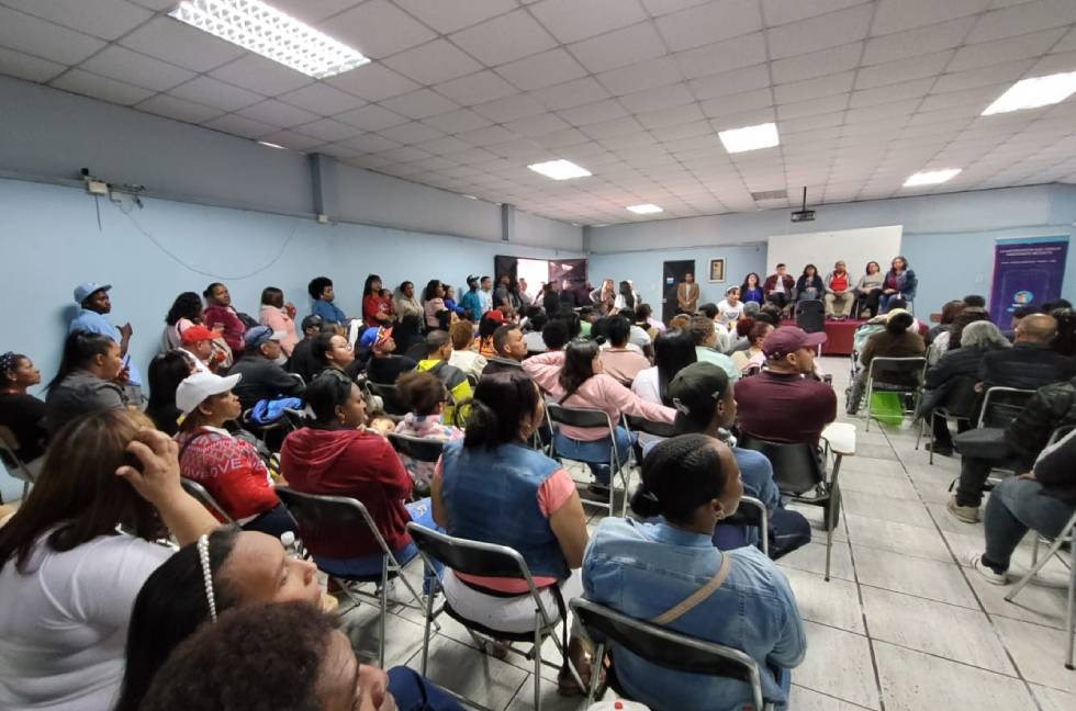 Informamos a más de 150 personas de la comunidad dominicana en Chile